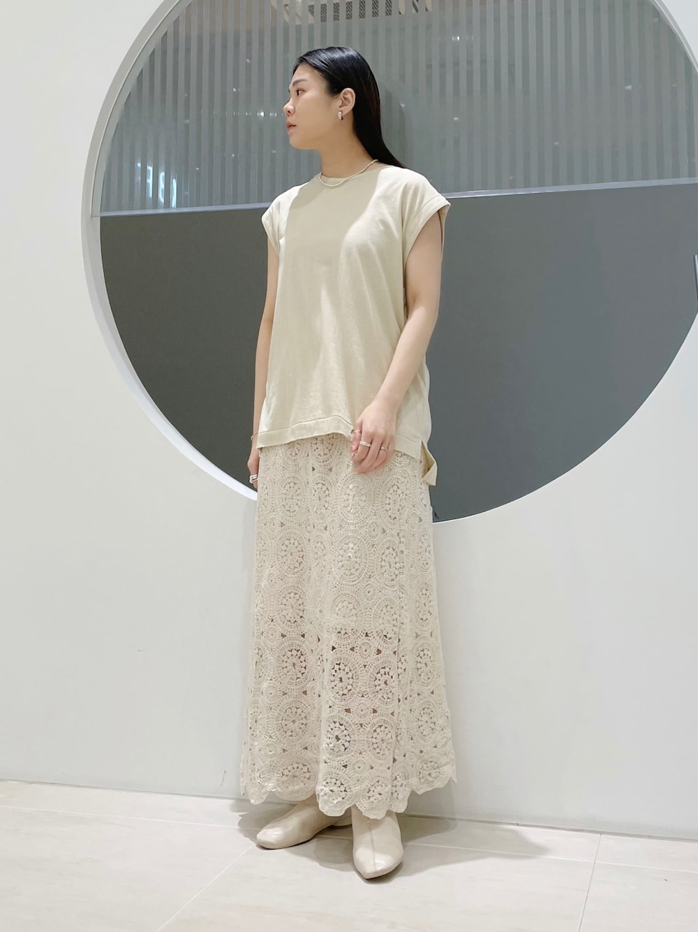 「休日スタイル、KBF、ootd、ベージュ、ワントーンコーデ、レース、かぎ針編み、ノースリーブ、いいね、save、フォローお願いします🤑、おしゃれさんと繋がりたい」｜「KBFのアイレットサークルレーススカート（スカート、ホワイト系）」を使った、きっしゃんさん（レディース・151cm）の夏コーディネートの1枚目の写真