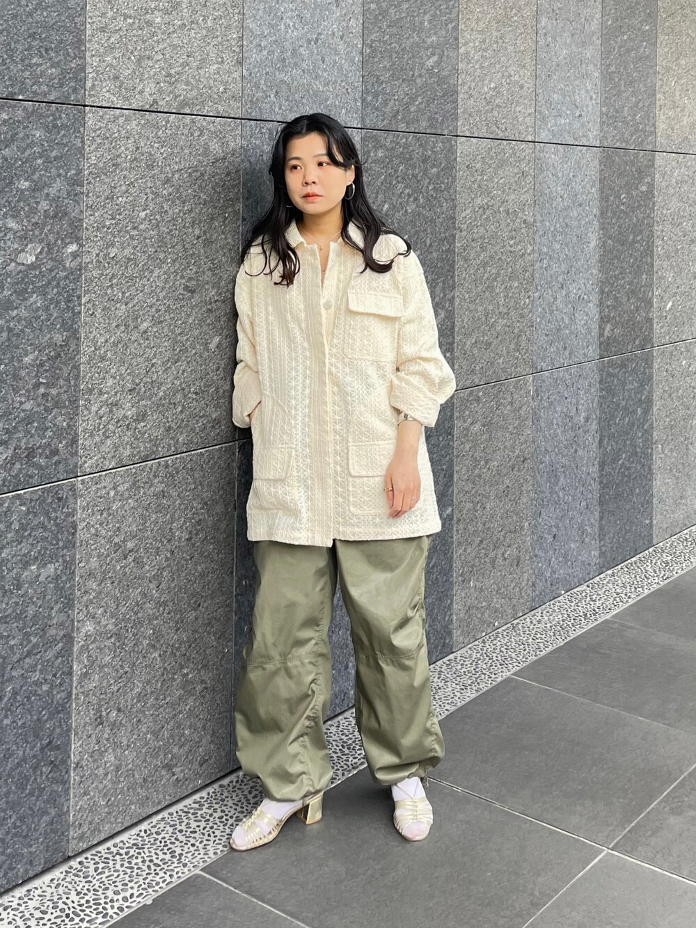 「KBF、ootd、ジャケット、ほめられ本命コーデ、春色、シンフルコーデ、ミリタリー、ワークパンツ、おしゃれさんと繋がりたい」｜「KBFのボンディングレースハンティングジャケット（その他アウター、ホワイト系）」を使った、きっしゃんさん（レディース・151cm）の冬コーディネートの1枚目の写真