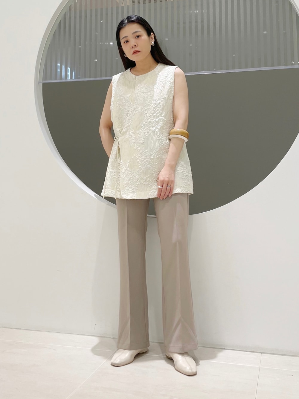 「KBF、きれいめカジュアル、ジャガード、ベスト、いいね、save、フォローお願いします🤑、ootd、おしゃれさんと繋がりたい、低身長、夏コーデ、ベージュ」｜「KBFのジャガードベスト（ベスト、ホワイト系）」を使った、きっしゃんさん（レディース・151cm）の夏コーディネートの1枚目の写真