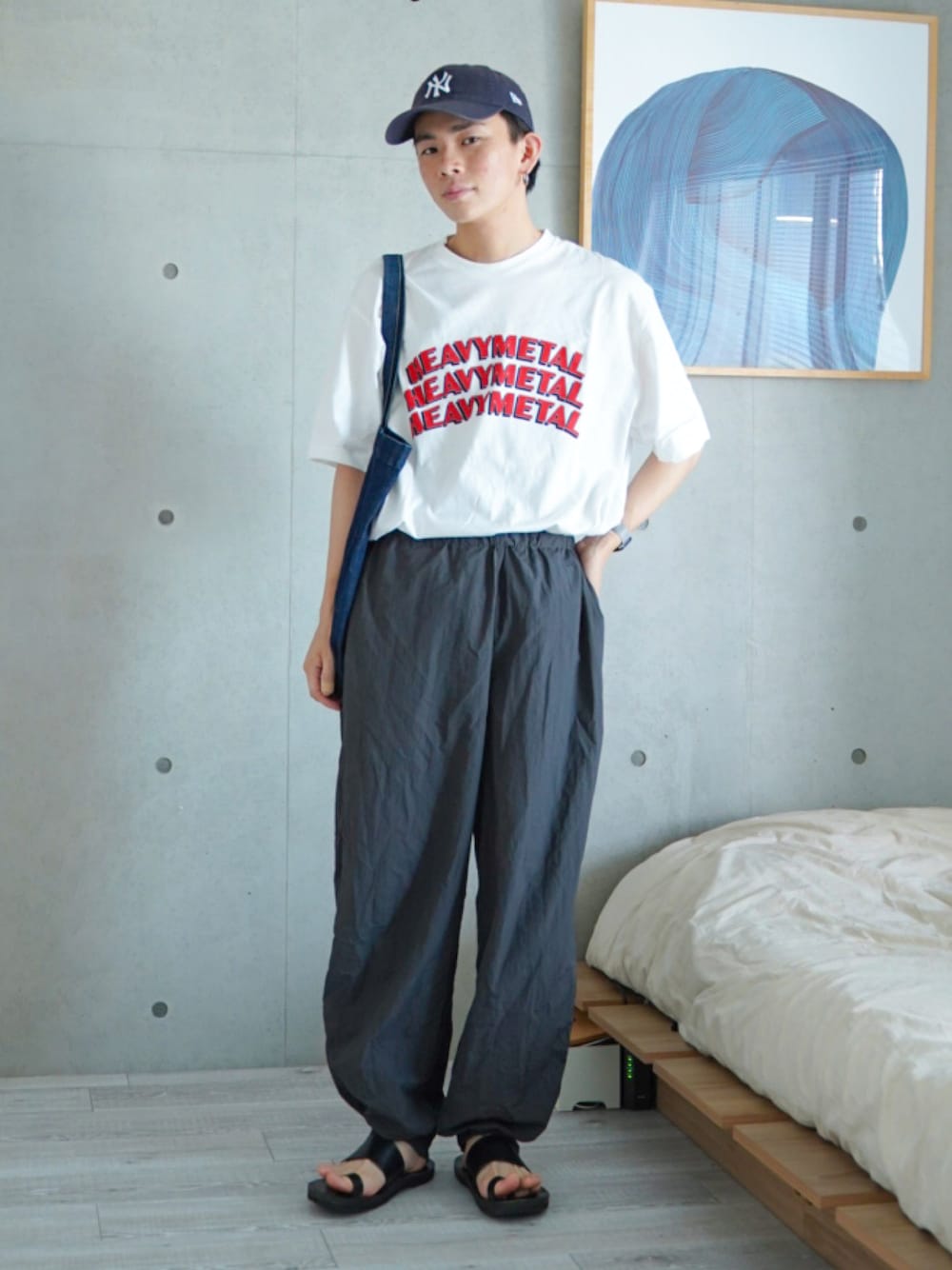 「フェススタイル、古着MIX、夏コーデ、テーマパークコーデ、ロゴT、キャップ、トートバッグ、サンダル、夏だ！Tシャツ着よう！、お出かけコーデ、プチプラ、きれいめカジュアル、シンプルコーデ、大人カジュアル、休日スタイル」｜「blurhmsのblurhmsROOTSTOCK | ロゴTシャツ HEAVY METAL MEN（Tシャツ/カットソー、ホワイト系）」を使った、idakaさん（メンズ・171cm）の夏コーディネートの1枚目の写真