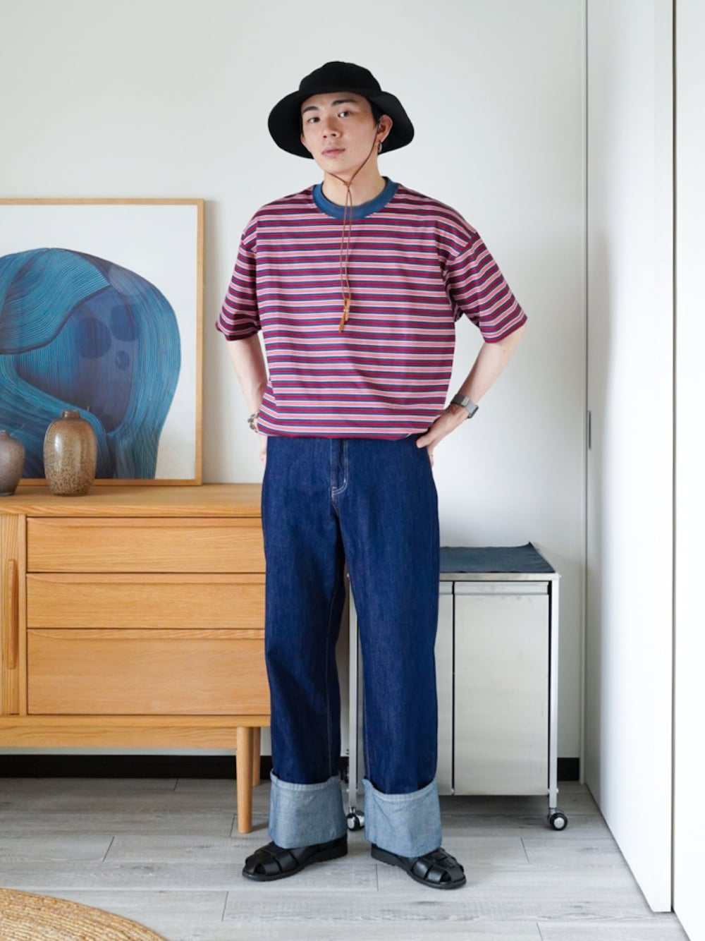 「ボーダー、バケットハット、デニム、サンダル、グルカサンダル、Tシャツ、シンプルコーデ、きれいめカジュアル、休日スタイル、お出かけコーデ、テーマパークコーデ、アウトドアスタイル、デートコーデ、大人カジュアル、プチプラ」｜「ZOZOMARKETのZOZOMARKET by idaka-ストレートロールアップデニム（デニムパンツ、ブルー系）」を使った、idakaさん（骨格ナチュラル・メンズ・172cm）の夏コーディネートの1枚目の写真