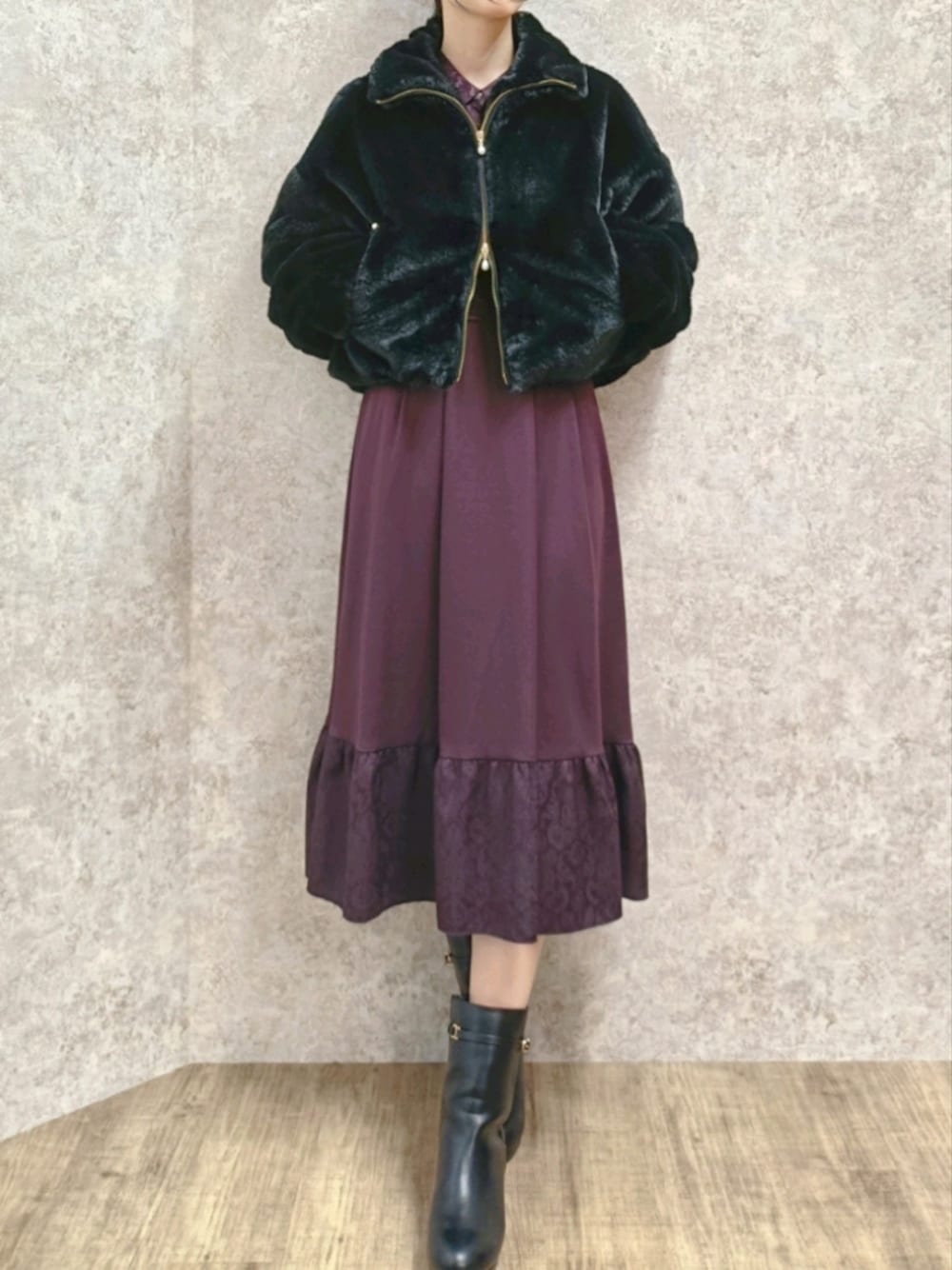 「axes femme、ファー、ファーコート、ショートコート、モード、ジャカード、ダブルジップ、ブーツ、ワンピース、シャツワンピ、お出かけコーデ、キレイめ、きれいめカジュアル、高身長女子、おしゃれさんと繋がりたい」｜「axes femmeのショートファーコート（ピーコート、ブラック系）」を使った、Hanaさん（レディース・168cm）の秋コーディネートの1枚目の写真