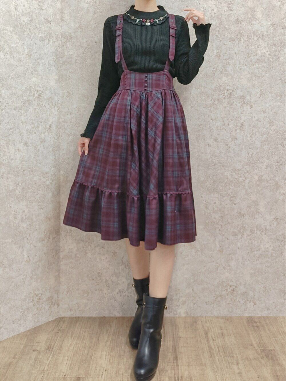 「axes femme、チェック、ハロウィン、秋コーデ、サスペンダー、キルティング、プレッピー、テーマパークコーデ、ディズニーコーデ、お洒落さんとつながりたい、高身長女子、骨格ナチュラル、ニット」｜「axes femmeのバラボトルネックリブプルオーバー（ニット/セーター、ブラック系）」を使った、Hanaさん（レディース・168cm）の秋コーディネートの1枚目の写真