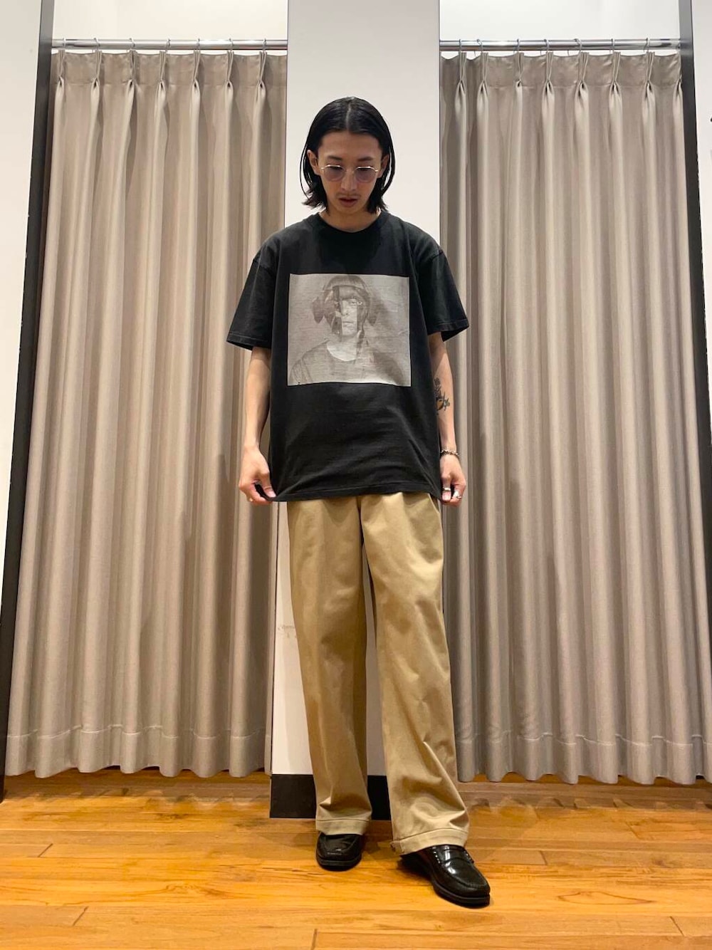「アーバンリサーチ、URBANRESEARCH、newarrival、semoh、きれいめtシャツ、ggg」｜「URBAN RESEARCHのJalan Sriwijaya　ガルーダ（ローファー、ブラック系）」を使った、RYOさん（メンズ・175cm）の春コーディネートの1枚目の写真