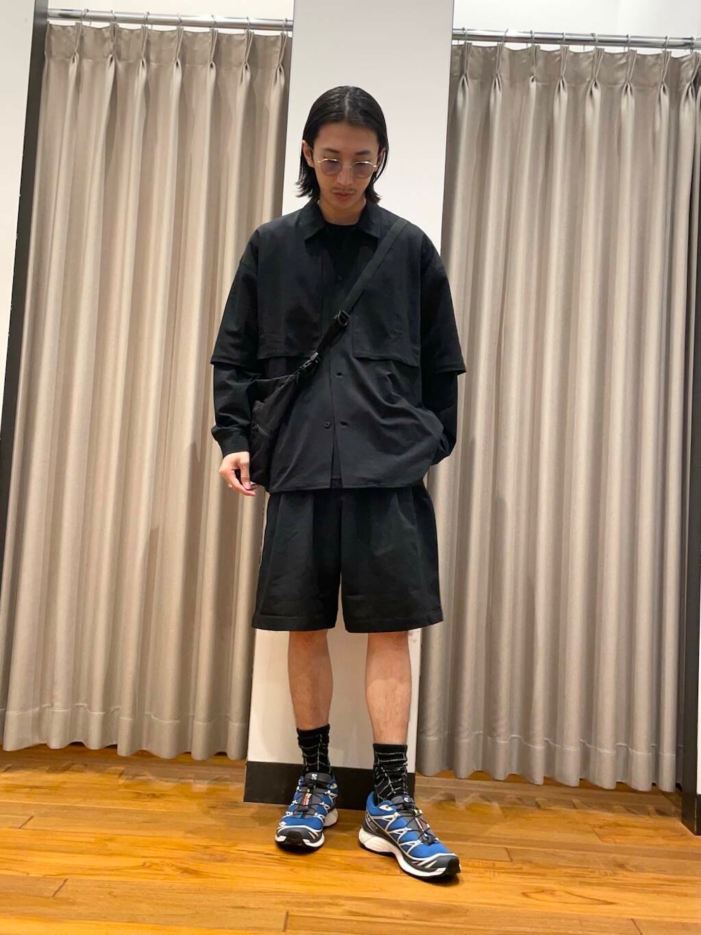 「アーバンリサーチ、URBANRESEARCH、newarrival、salomon、widedad」｜「SALOMONのSALOMON　XT-6（スニーカー、ブルー系）」を使った、RYOさん（メンズ・175cm）の春コーディネートの1枚目の写真