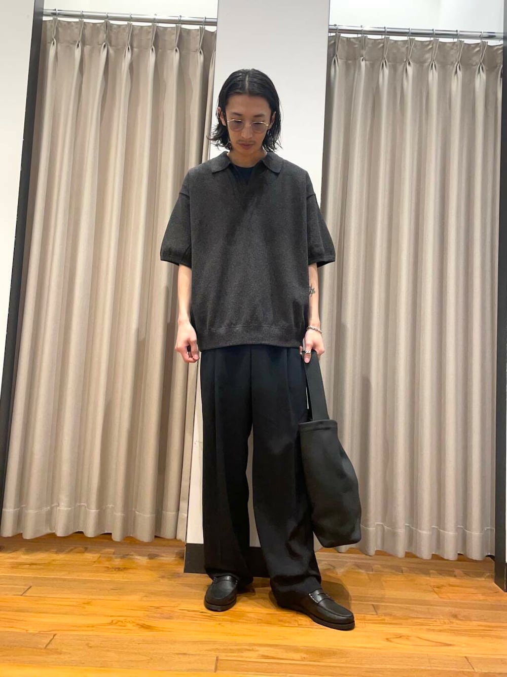 「アーバンリサーチ、別注、URBANRESEARCH、newarrival、aton、初夏のお出かけコーデ」｜「ATONの『別注』ATON×URBAN RESEARCH　TWO TUCKED EASY PANTS（その他パンツ、ブルー系）」を使った、RYOさん（メンズ・175cm）の春コーディネートの1枚目の写真
