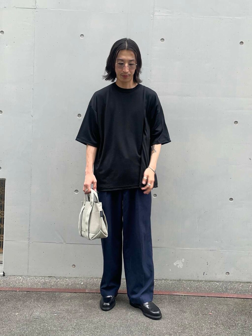 「アーバンリサーチ、URBANRESEARCH、きれいめtシャツ、newbasic」｜「URBAN RESEARCHのJalan Sriwijaya　ガルーダ（ローファー、ブラック系）」を使った、RYOさん（メンズ・175cm）の夏コーディネートの1枚目の写真
