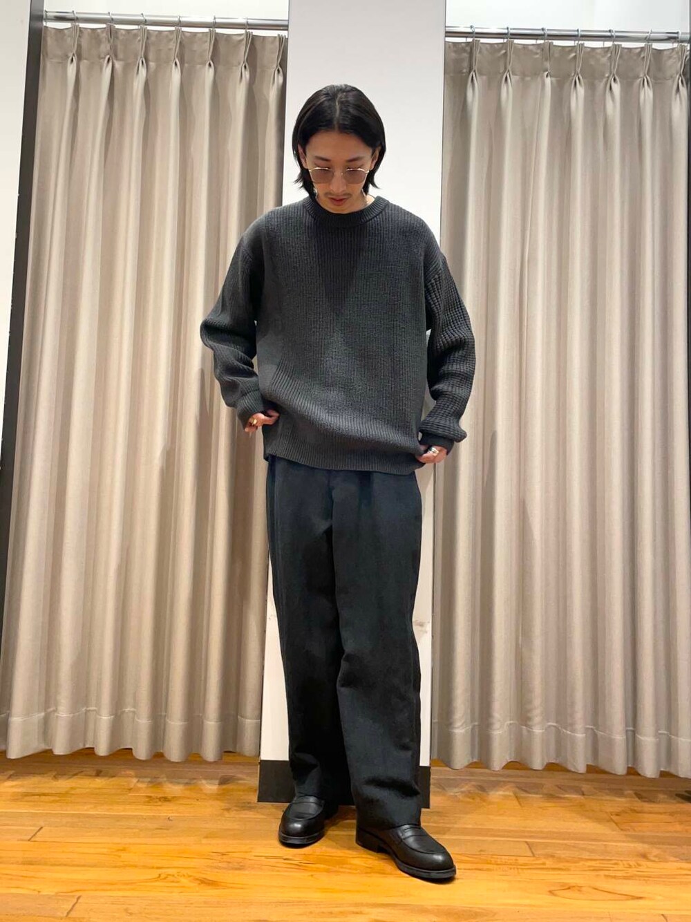 「アーバンリサーチ、ニット、URBANRESEARCH、newarrival」｜「KLEMANのKLEMAN　DALIOR（ローファー、ブラック系）」を使った、RYOさん（メンズ・175cm）の冬コーディネートの1枚目の写真