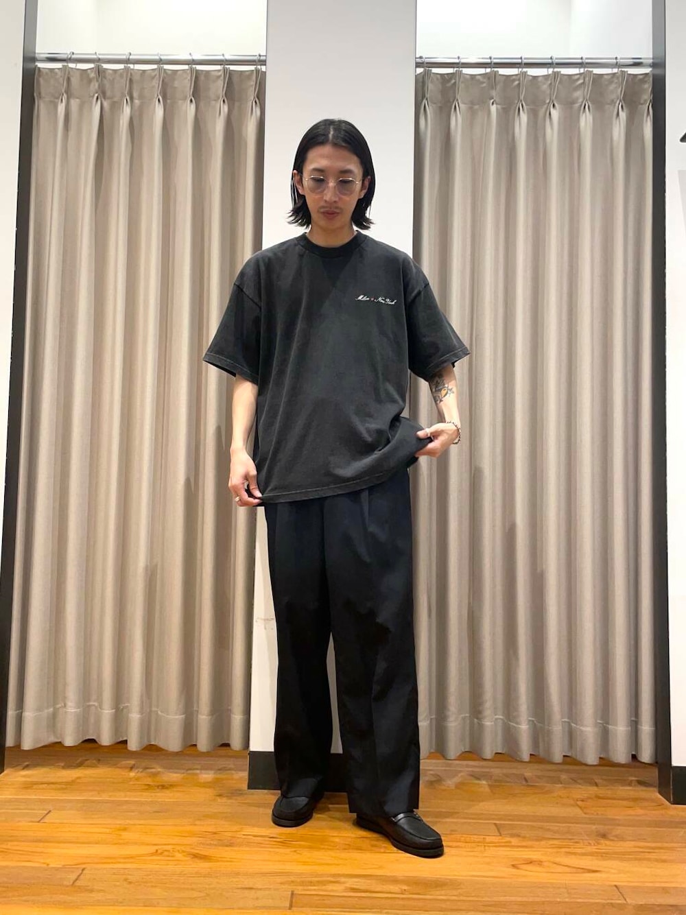 「アーバンリサーチ、URBANRESEARCH、newarrival、aton、newbasic、lotto」｜「ATONの『別注』ATON×URBAN RESEARCH　TWO TUCKED EASY PANTS（その他パンツ、ブルー系）」を使った、RYOさん（メンズ・175cm）の春コーディネートの1枚目の写真
