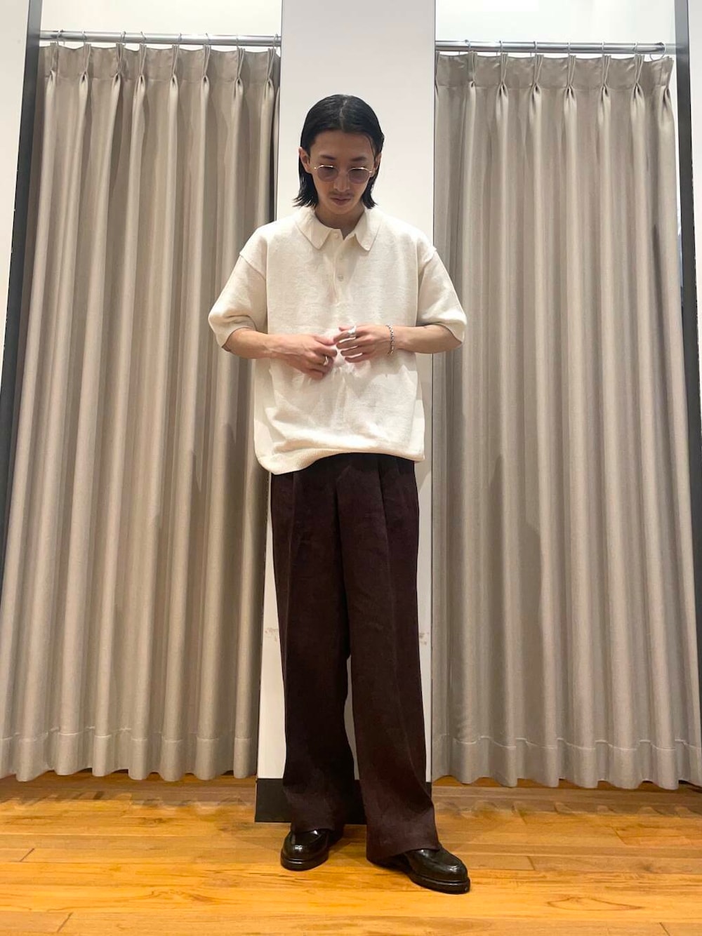 「アーバンリサーチ、URBANRESEARCH、リネン、newarrival、休日スタイル、テーマパークコーデ、スタッフのこれ買いました、外遊びコーデ、newbasic、初夏パンツ」｜「URBAN RESEARCHのnew basic　リネンタックスラックス（その他パンツ、ブラウン系）」を使った、RYOさん（メンズ・175cm）の春コーディネートの1枚目の写真