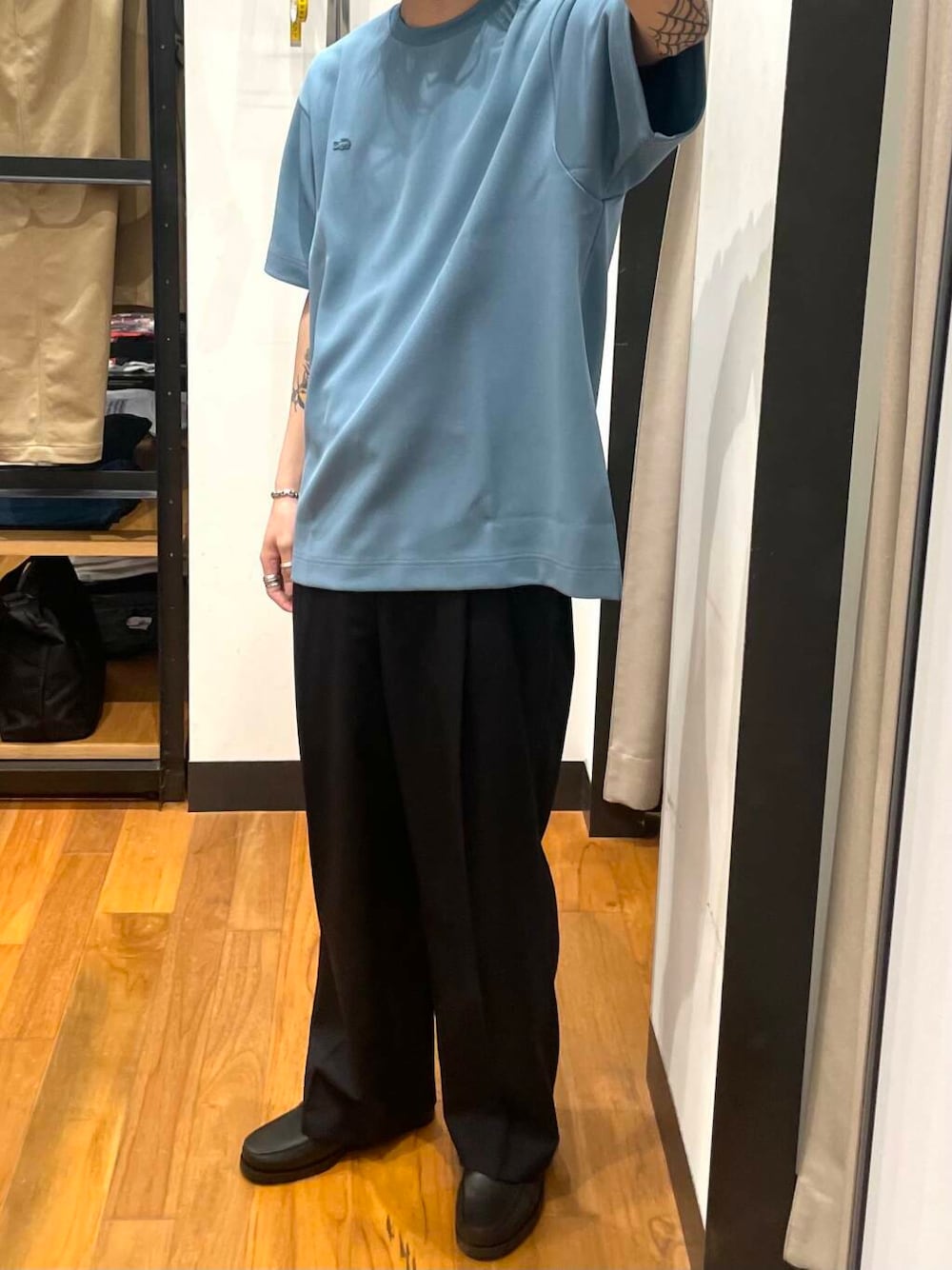 「アーバンリサーチ、別注、URBANRESEARCH、newarrival、ラコステ」｜「LACOSTEの『別注』LACOSTE×UR　Functional Pique T-shirts（Tシャツ/カットソー、ブルー系）」を使った、RYOさん（メンズ・175cm）の春コーディネートの1枚目の写真