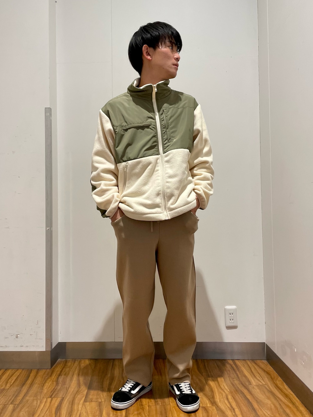 「VANS、アウトドアスタイル、ボア、ストリート、オーバーサイズ、オールドスクール、ラフ着、いいね、save、フォローお願いします🤑、マリノアシティ福岡、アイテムズアーバンリサーチ」｜「ITEMS URBANRESEARCHのアイテム（ジャケット/アウター、ベージュ系）」を使った、Ryuichiさん（メンズ・177cm）の冬コーディネートの1枚目の写真