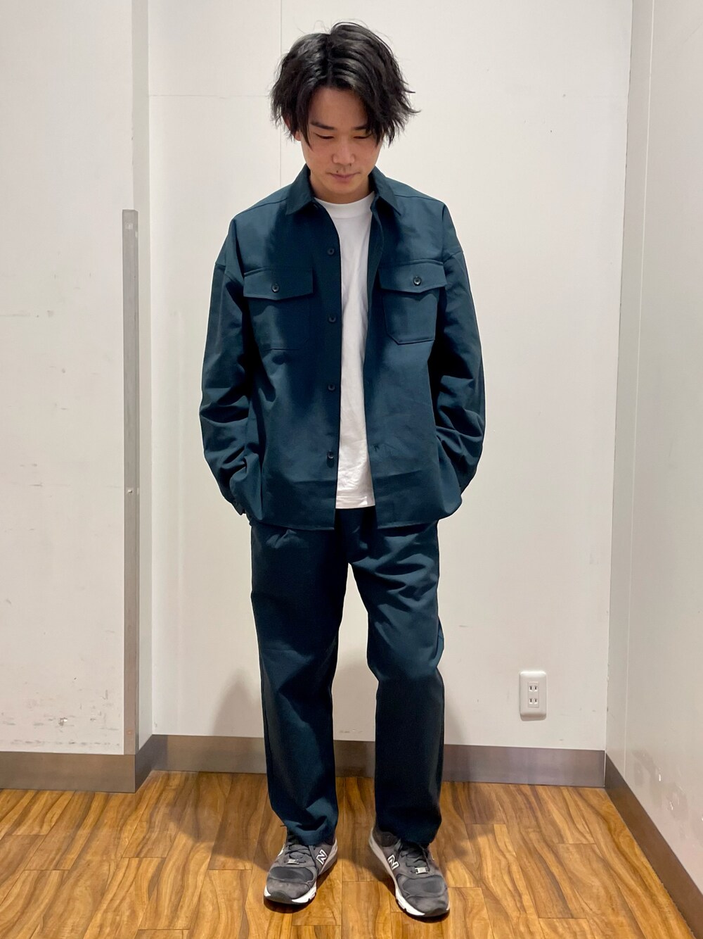 「セットアップ、シンプル、ワーク、CPOシャツ、きれいめカジュアル、春コーデ、いいね、save、フォローお願いします🤑、マリノアシティ福岡、アイテムズアーバンリサーチ、私の推しブランド」｜「ITEMS URBANRESEARCHのホップサック CPOシャツジャケット（シャツ/ブラウス、グリーン系）」を使った、Ryuichiさん（メンズ・177cm）の冬コーディネートの1枚目の写真