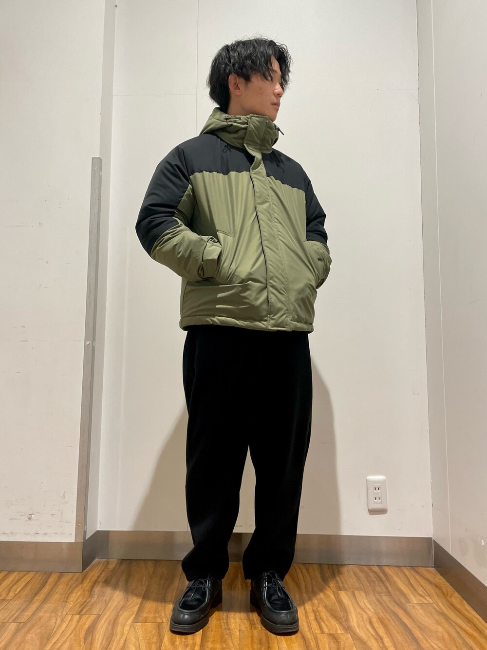 「アウター、マウンテンパーカー、いいね、save、フォローお願いします🤑、マリノアシティ福岡、アイテムズアーバンリサーチ、私の推しブランド」｜「ITEMS URBANRESEARCHの中綿マウンテンパーカー（その他アウター、グリーン系）」を使った、Ryuichiさん（メンズ・177cm）の冬コーディネートの1枚目の写真