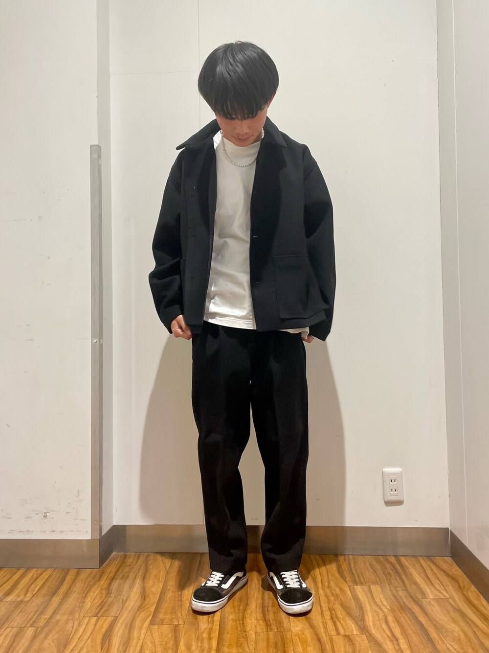 「セットアップ、VANS、ブラック、ストリート、スケータースタイル、秋冬コーデ、おしゃれさんと繋がりたい、いいね、save、フォローお願いします🤑、マリノアシティ福岡、アイテムズアーバンリサーチ」｜「ITEMS URBANRESEARCHのウールタッチ オーバージャケット（その他アウター、ブラック系）」を使った、Ryuichiさん（メンズ・177cm）の冬コーディネートの1枚目の写真