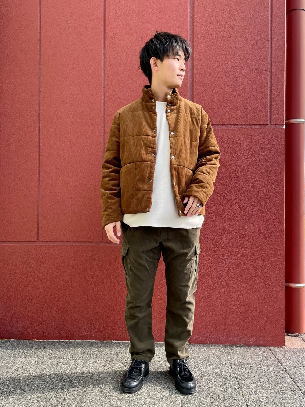 「コーデュロイ、ミリタリー、カーゴパンツ、スタンドカラー、カジュアルコーデ、今日のコーデ、いいね、save、フォローお願いします🤑、マリノアシティ福岡」｜「ITEMS URBANRESEARCHのアイテム（ジャケット/アウター、ブラウン系）」を使った、Ryuichiさん（メンズ・177cm）の秋コーディネートの1枚目の写真