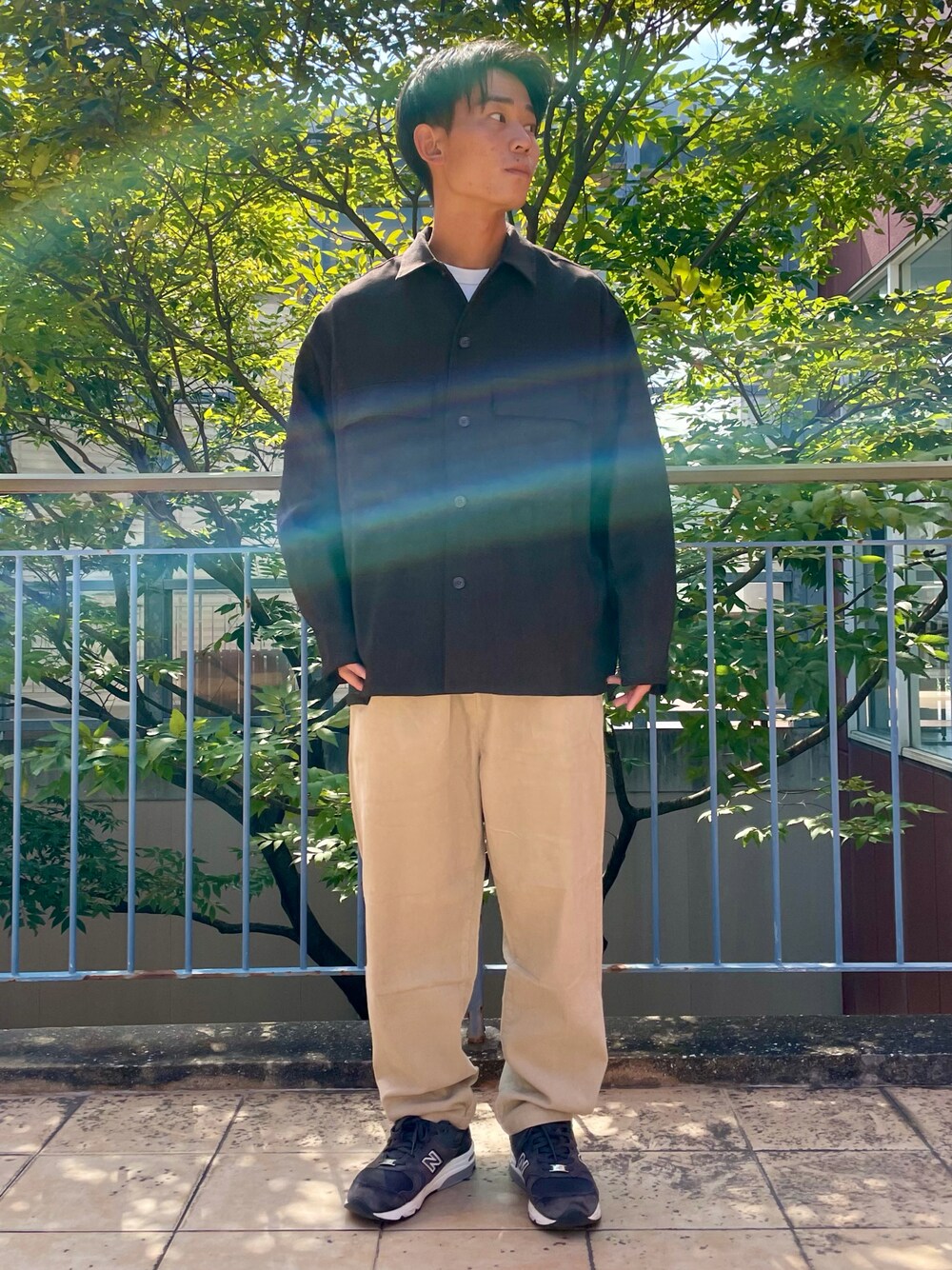 「ITEMS URBANRESEARCHのアイテム（ジャケット/アウター、ブラウン系）」を使った、Ryuichiさん（メンズ・177cm）の秋コーディネートの1枚目の写真