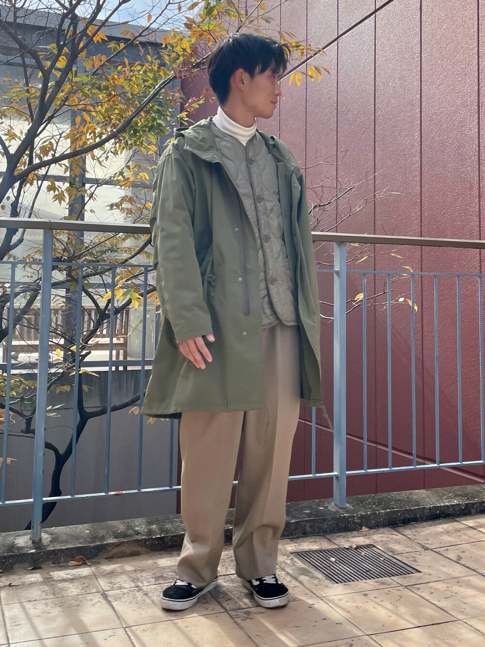 「モッズコート、VANS、ミリタリー、オーバーサイズ、キルティングジャケット、オールドスクール、おしゃれさんと繋がりたい、いいね、save、フォローお願いします🤑、マリノアシティ福岡、いいね返し」｜「ITEMS URBANRESEARCHのオーバーサイズ モッズコート（モッズコート、グリーン系）」を使った、Ryuichiさん（メンズ・177cm）の秋コーディネートの1枚目の写真