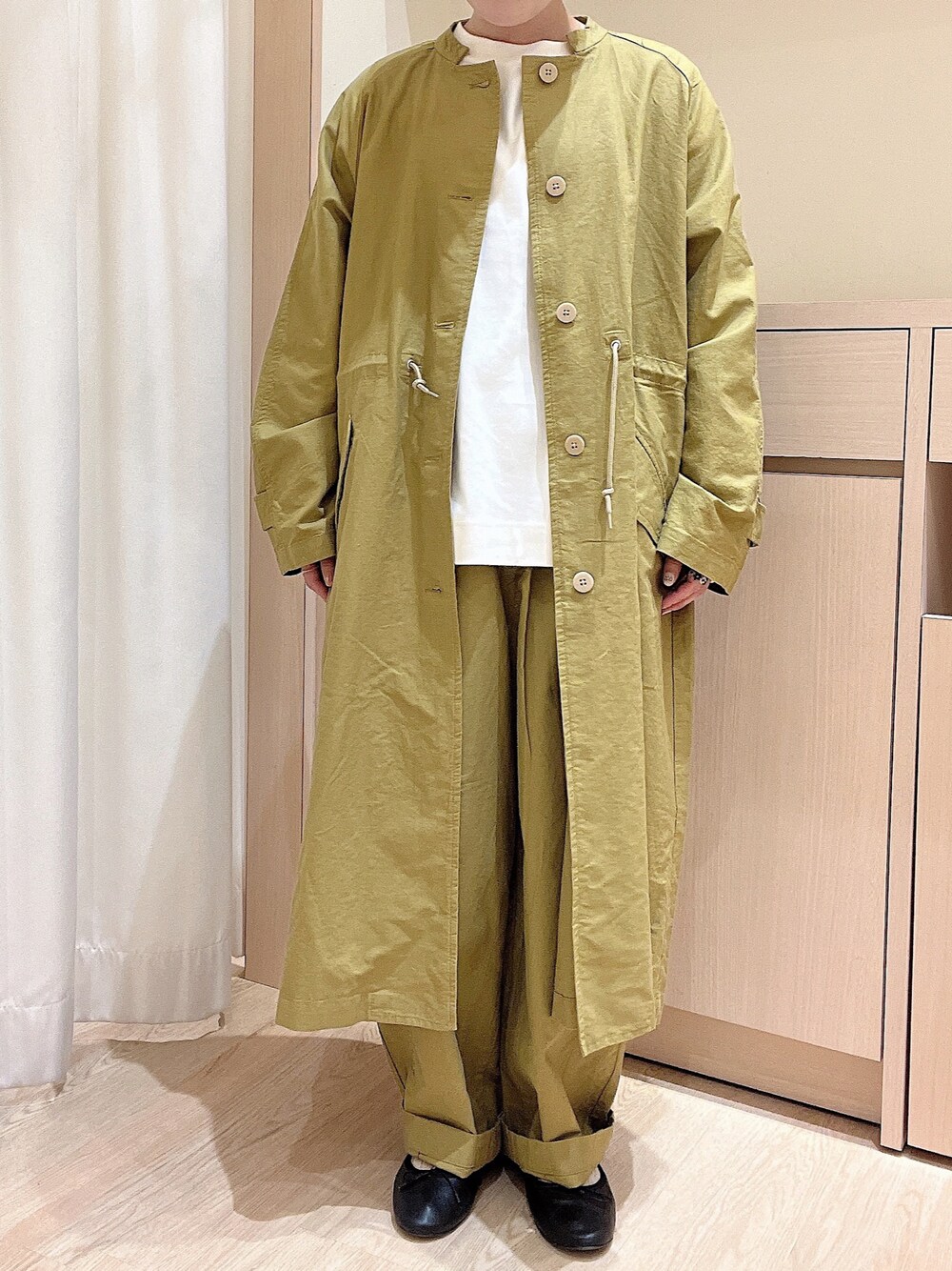 「sm2rhythm、サマンサモスモスリズム、セットアップ、セットアップスタイル、春アウター、バルーンパンツ、イエロー、春服、カジュアルコーデ、大人カジュアル、低身長コーデ、おしゃれさんと繋がりたい」｜「sm2rhythmのスタンドカラーコート（その他アウター、イエロー系）」を使った、orinaさん（レディース・153cm）の春コーディネートの1枚目の写真