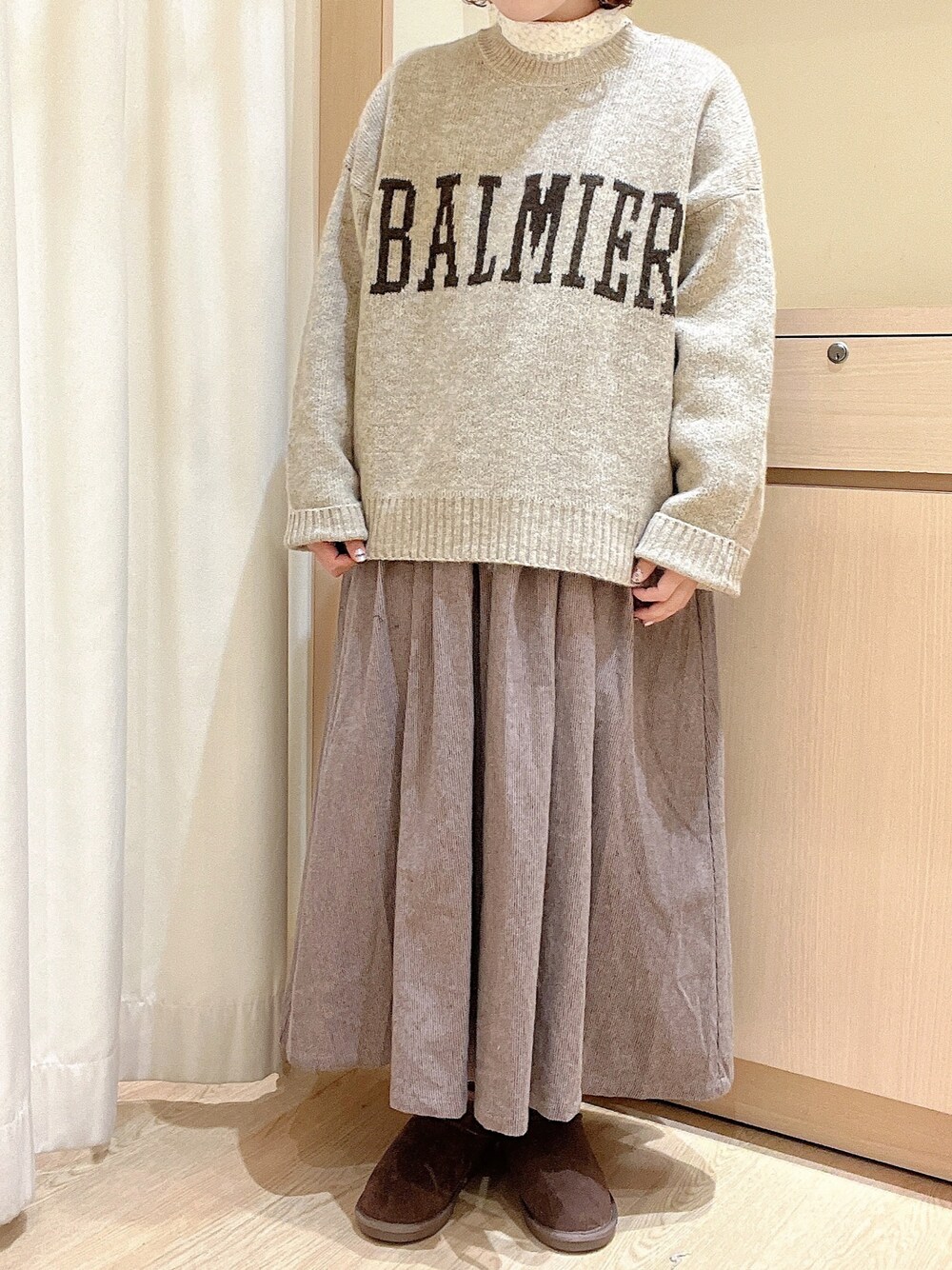 「サマンサ モスモス(Samansa Mos2)、Samansa Mos2、ロゴニット、ニット、ほっこりコーデ、低身長コーデ、ナチュラルコーデ、タックスカート、ベレー帽、ムートンブーツ、ブーツ、おしゃれさんと繋がりたい」｜「Samansa Mos2のロゴジャカードニット（ニット/セーター、ベージュ系）」を使った、orinaさん（レディース・153cm）の秋コーディネートの1枚目の写真