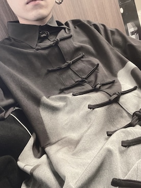 「Yohji Yamamoto POUR HOMME（ヨウジヤマモトプールオム）のアイテム（シャツ/ブラウス、ブラック系）」を使った、淡路由宇吏さん（メンズ）の冬コーディネート