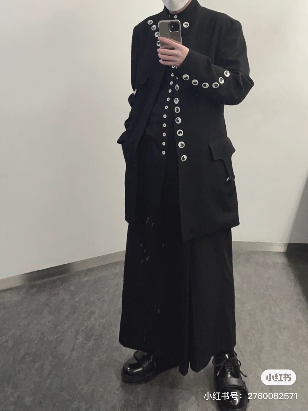 「冬コーデ、モード、ブラック、黒コーデ、ootd、冬、yohjiyamamoto、yohji yamamoto pour homme、LouisVuitton」｜「Yohji Yamamoto POUR HOMMEのアイテム（ジャケット/アウター、ブラック系）」を使った、淡路由宇吏さん（メンズ・172cm）の冬コーディネートの1枚目の写真