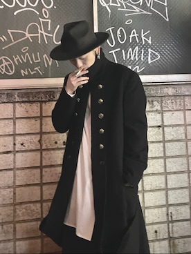 「Yohji Yamamoto POUR HOMME（ヨウジヤマモトプールオム）のアイテム（ジャケット/アウター、ブラック系）」を使った、淡路由宇吏さん（メンズ）の秋コーディネート