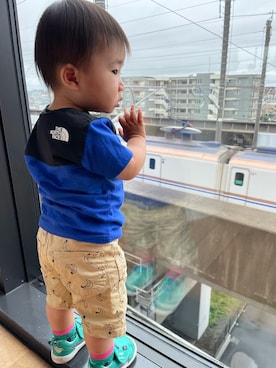 「アイテム（カーゴパンツ、イエロー系）」を使った、kinnikucatさん（キッズ・80cm）の秋コーディネート