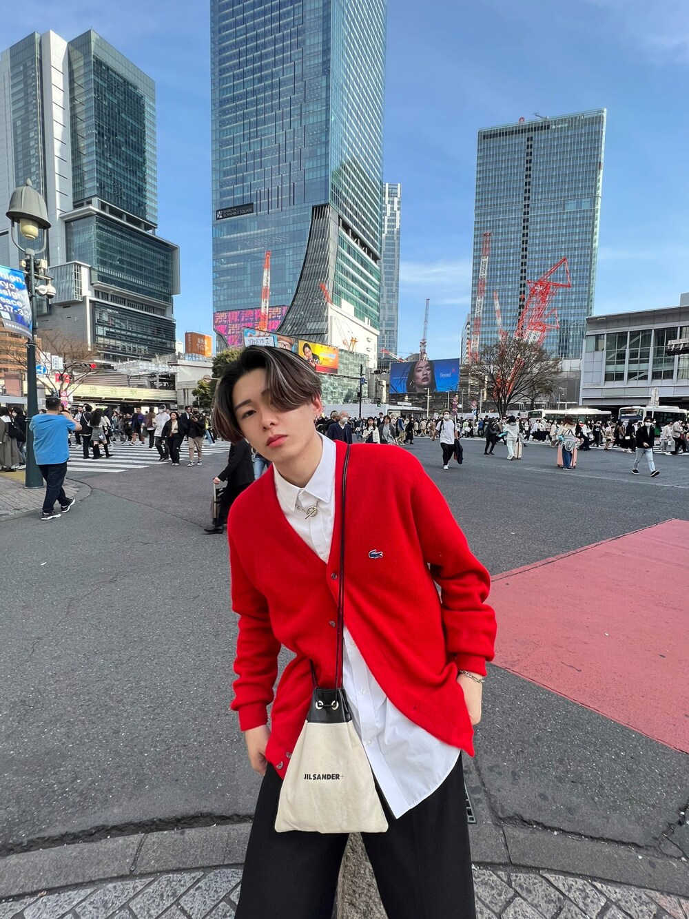 「春、春コーデ、カーディガン、cardigan、カーディガンコーデ、ラコステ、シャツ、シャツコーデ、ジルサンダー、JILSANDER、エイチアンドエム」｜「H&Mのアイテム（シャツ/ブラウス、ホワイト系）」を使った、ryusei 1231さん（メンズ・177cm）の春コーディネートの1枚目の写真