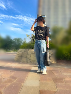 「adidas（アディダス）のアイテム（Tシャツ/カットソー、ブラック系）」を使った、yuimarronさん（メンズ・181cm）の夏コーディネート