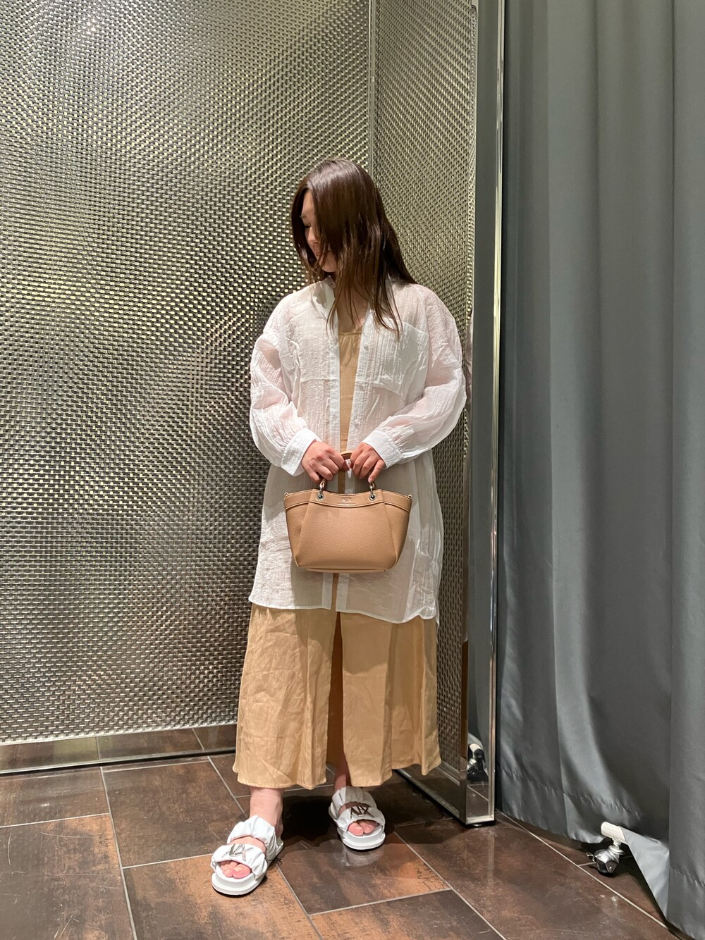 「AXchanger、AXchange、アルマーニエクスチェンジ、初夏コーデ、大人ガーリー」｜「ARMANI EXCHANGEの【A|X アルマーニ エクスチェンジ】スリットデザイン　リネンワンピース（ワンピース、ベージュ系）」を使った、myc.☻*さん（レディース・155cm）の春コーディネートの1枚目の写真