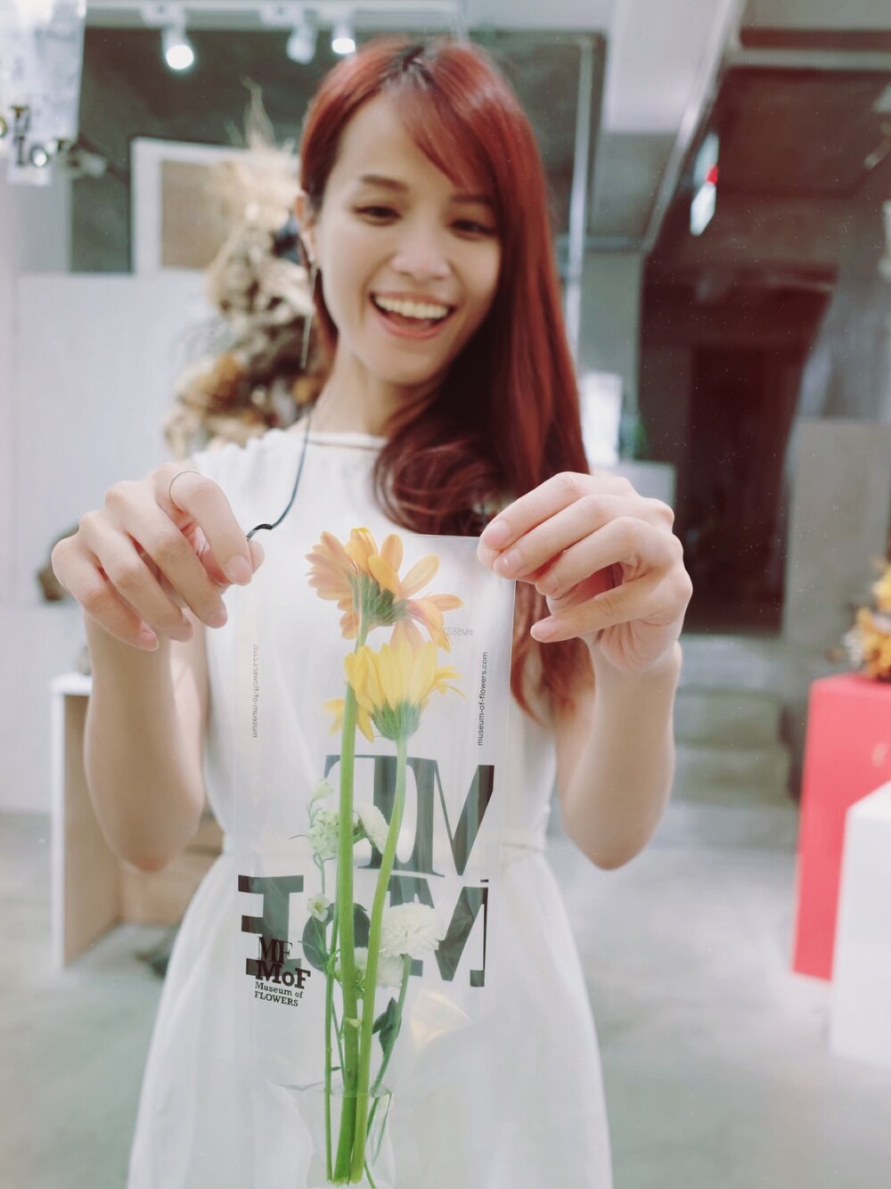 「sister、afternoon、flower、dress、white、summer、TAIPEI、台北女子圖鑑」｜「no brandのアイテム（ワンピース、ホワイト系）」を使った、Arielさん（レディース・165cm）の秋コーディネートの1枚目の写真