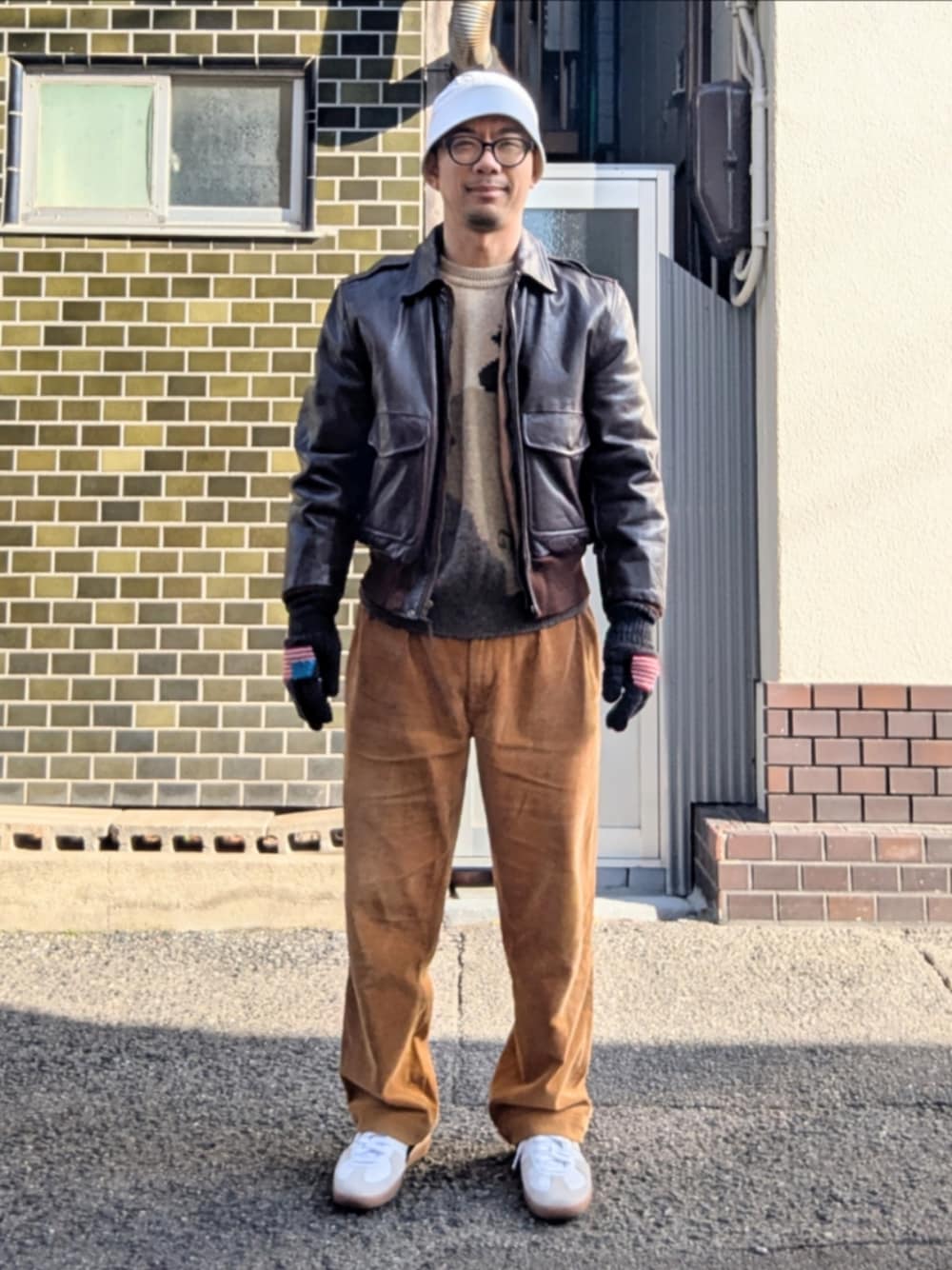 「メンズファッション、お洒落さんとつながりたい、今日のコーデ、レザー、レザージャケット、古着、古着MIX、古着コーデ、古着好きな人と繋がりたい」｜「古着のアイテム（その他アウター、ブラウン系）」を使った、ひろさん（メンズ・171cm）の冬コーディネートの1枚目の写真