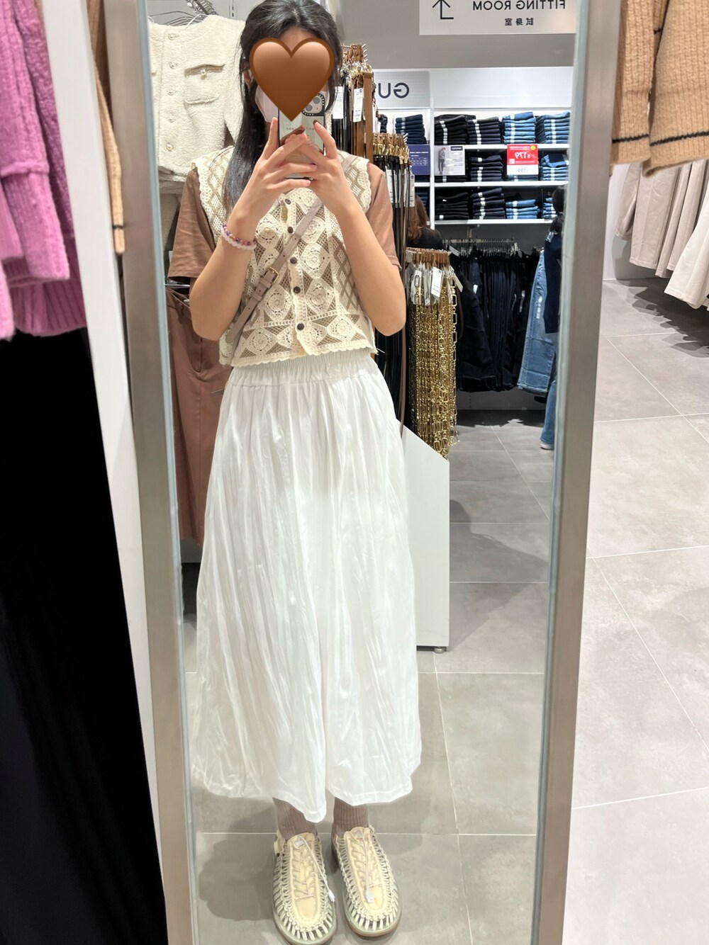 「KEENのアイテム（スリッポン、ベージュ系）」を使った、ユーニス🤍さん（レディース・166cm）の秋コーディネートの1枚目の写真