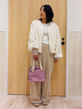 「SHOO・LA・RUE（シューラルー）の【防風/撥水/S-LL】顔回りすっきり見え　Vネックバルーンブルゾン（ブルゾン、ホワイト系）」を使った、すーさん（レディース・160cm）の春コーディネート
