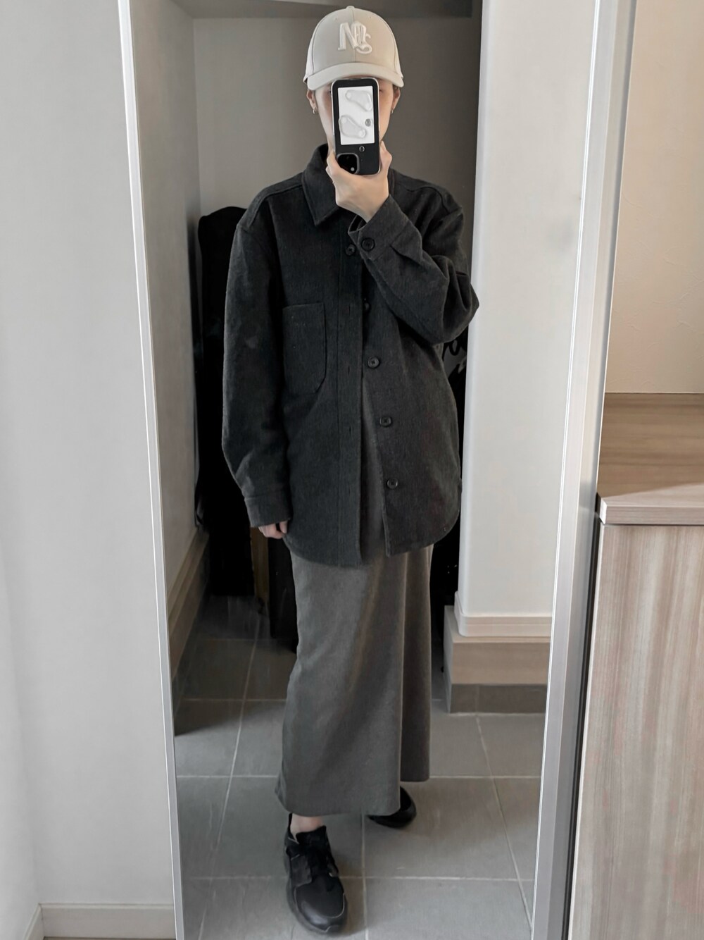 「真冬のあったかスタイル、おでかけコーデ、着回しコーデ、シンプル、UNIQLO、グレー、ゆるコーデ、ワンピース、ワントーンコーデ、ママコーデ、ママファッション、アラサーコーデ、アラサーママ、マタニティコーデ、マタニティファッション」｜「UNIQLOのアイテム（ブルゾン、グレー系）」を使った、mako_mamさん（レディース・160cm）の冬コーディネートの1枚目の写真
