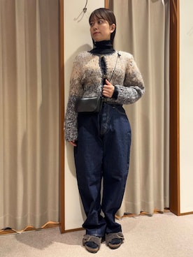 「冬の差し色コーデ」｜「アイテム（サンダル）」を使った、suzukoさん（レディース・161cm）の冬コーディネート