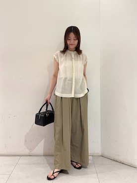 「URBAN RESEARCH（アーバンリサーチ）の『UR TECH』ギャザーワイドパンツ（その他パンツ、ベージュ系）」を使った、suzukoさん（レディース・161cm）の春コーディネート