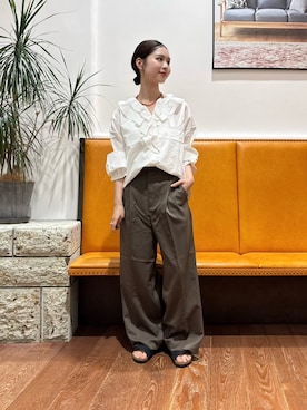 「SMELLY（スメリー）のアイテム」を使った、藤田　瀬名さん（レディース・156cm）の秋コーディネート