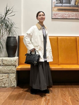 「アイテム（その他アウター、ホワイト系）」を使った、藤田　瀬名さん（レディース・157cm）の秋コーディネート