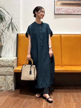 「URBAN RESEARCH DOORS（アーバンリサーチドアーズ）のFORK&SPOON　リネンレーヨンシャツワンピース（ワンピース、グリーン系）」を使った、藤田　瀬名さん（レディース・157cm）の春コーディネート