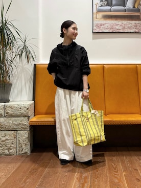 「かぐれ（カグレ）のホワイトデニムワイドパンツ（その他パンツ、ホワイト系）」を使った、藤田　瀬名さん（レディース・157cm）の春コーディネート