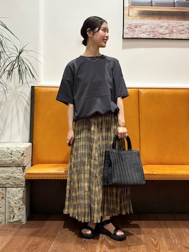 「URBAN RESEARCH DOORS（アーバンリサーチドアーズ）のヘムドロストプルオーバー（Tシャツ/カットソー、グレー系）」を使った、藤田　瀬名さん（レディース・157cm）の春コーディネート