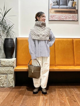 「アイテム（ネックウォーマー/スヌード、グレー系）」を使った、藤田　瀬名さん（レディース・157cm）の秋コーディネート