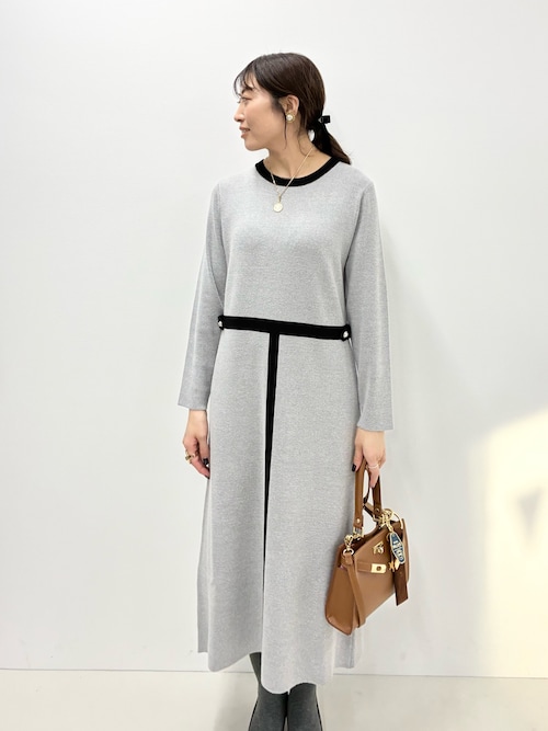 りんご✴︎OMMO 新品・未使用イエロー×グレー　バイカラーニットワンピース りんご✴︎OMMO 新品・未使用イエロー×グレー バイカラーニット