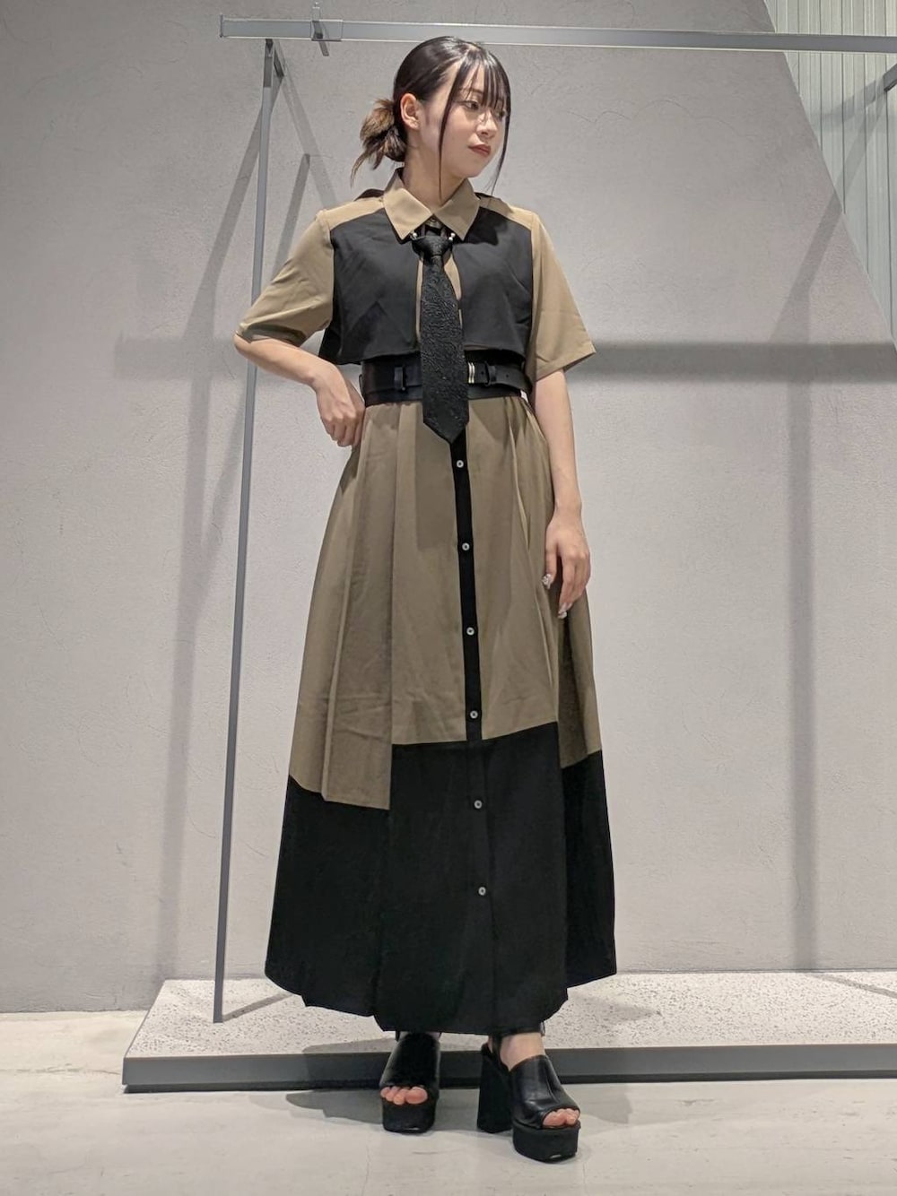 プリーツカットアウトワンピース(HARE)を使った人気ファッション