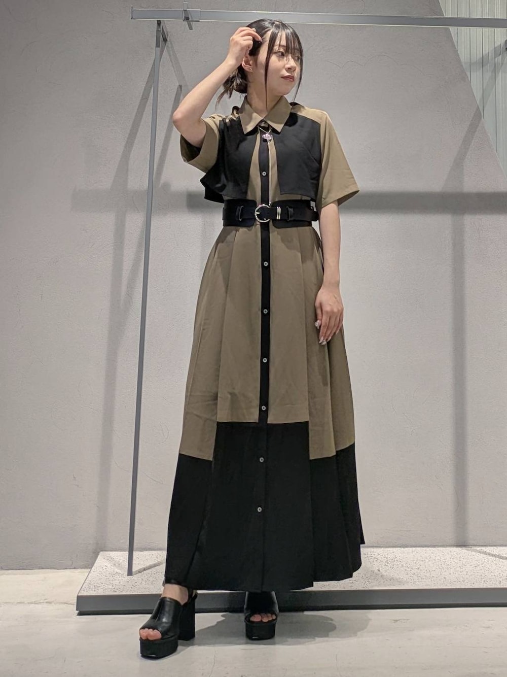 プリーツカットアウトワンピース(HARE)を使った人気ファッション