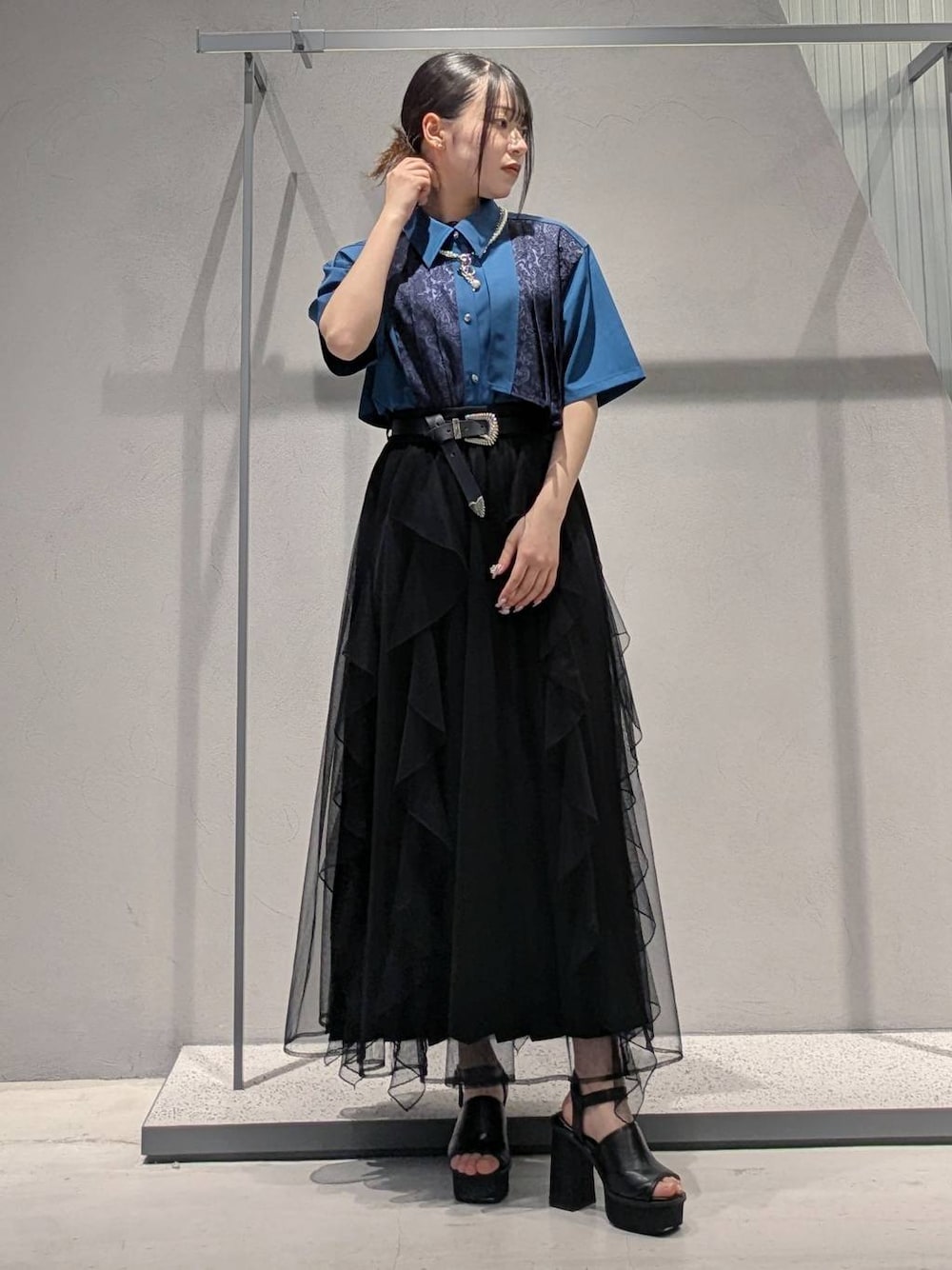 ジャガードアシメプリーツシャツ(HARE)を使った人気ファッション 