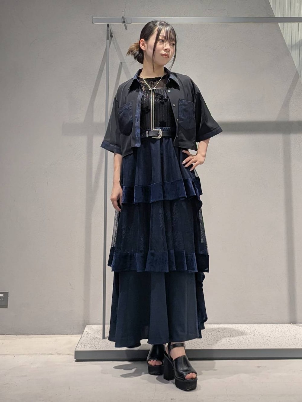 「低身長、女子ウケ、モード、デート/ロマンティック、骨格ウェーブ、個性派、モテ、ベーシック/シンプル、きれいめ、HARE、夏コーデ、スカート、シャツ」｜「HAREの2WAYスクエアラメニットタンクトップ(HARE)（タンクトップ、ブラック系）」を使った、natsuki_s2さん（レディース・153cm）の夏コーディネートの1枚目の写真