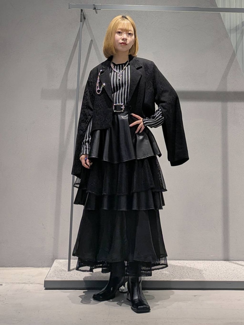 「低身長、女子ウケ、モード、デート/ロマンティック、骨格ウェーブ、個性派、モテ、ベーシック/シンプル、きれいめ、HARE、秋コーデ、秋冬新作、秋服準備はじめました、ジャケット、ジャケットスタイル」｜「HAREのデザインラペルクリップ(HARE)（ブローチ/コサージュ、シルバー系）」を使った、natsuki_s2さん（レディース・153cm）の秋コーディネートの1枚目の写真